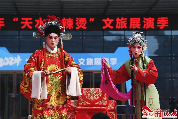 西北秦腔汇演盛况，天水伏羲庙3月28日下午4点秦腔氛围推向了高潮