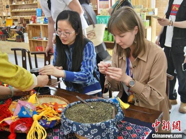 中国茉莉花之乡供不应求：新式茶饮风行，吸引更多年轻人消费