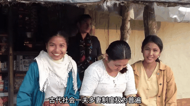 尼泊尔一夫两妻的生活太幸福了，老公给两个老婆做尼泊尔特色烧鸡